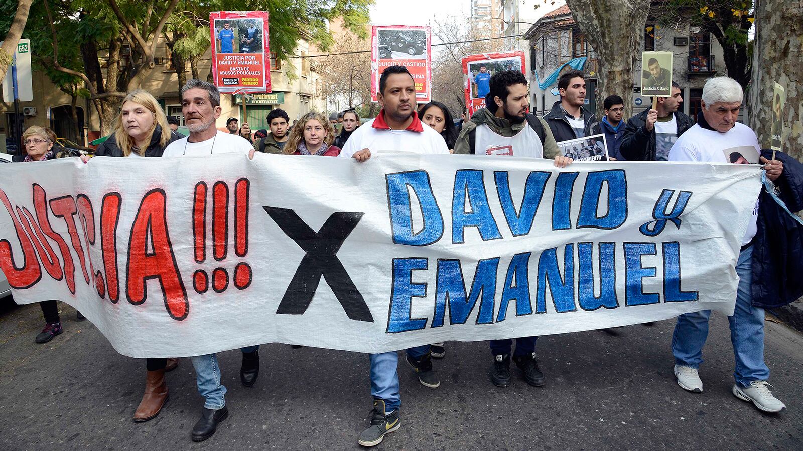 Una marcha por justicia para David Campos y Emanuel Medina, ejecutados el año pasado por la policía.