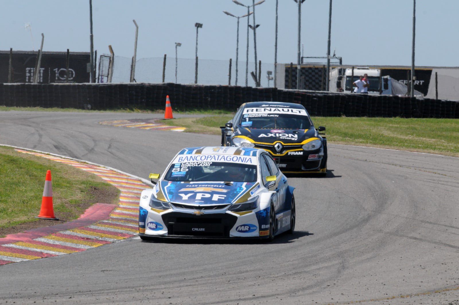 Canapino gira delante de Ardusso, que se quedó con la pole de los 200 km de Buenos Aires