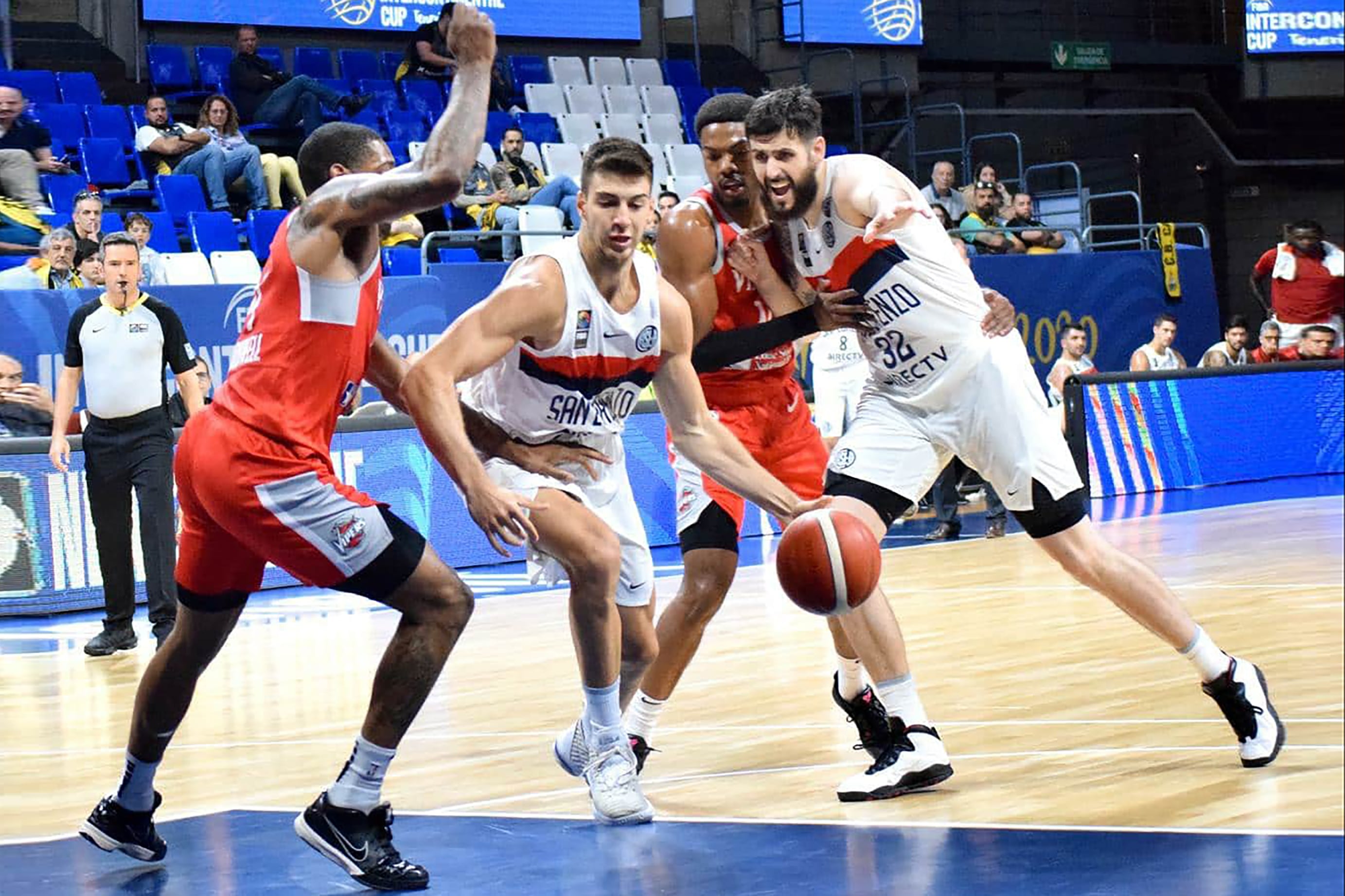 Máximo Fjellerup busca anotar un nuevo doble para San Lorenzo.