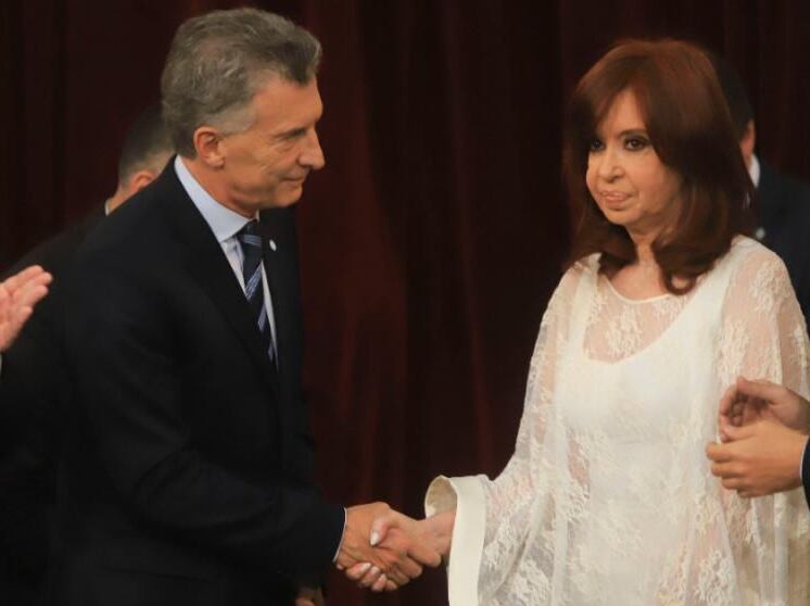 La Vicepresidenta demostró con cifras la inversión que realizó su gobierno en el transporte de gas.