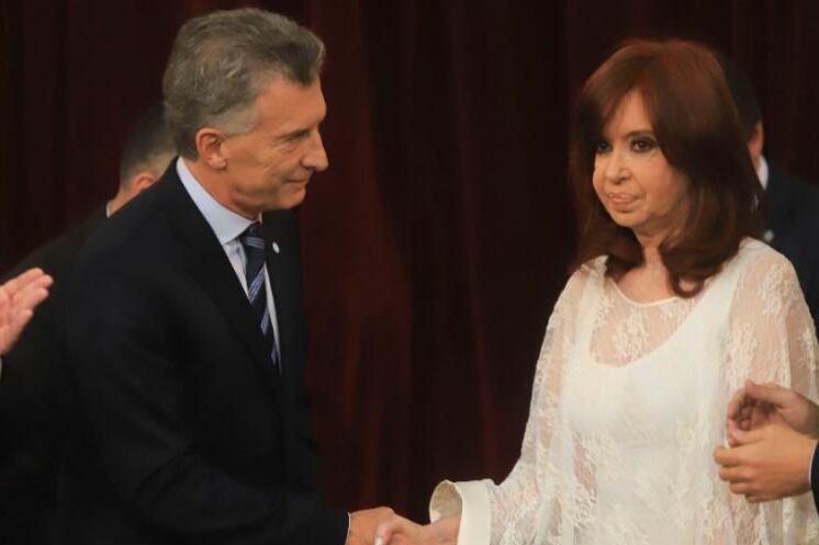 La Vicepresidenta demostró con cifras la inversión que realizó su gobierno en el transporte de gas.