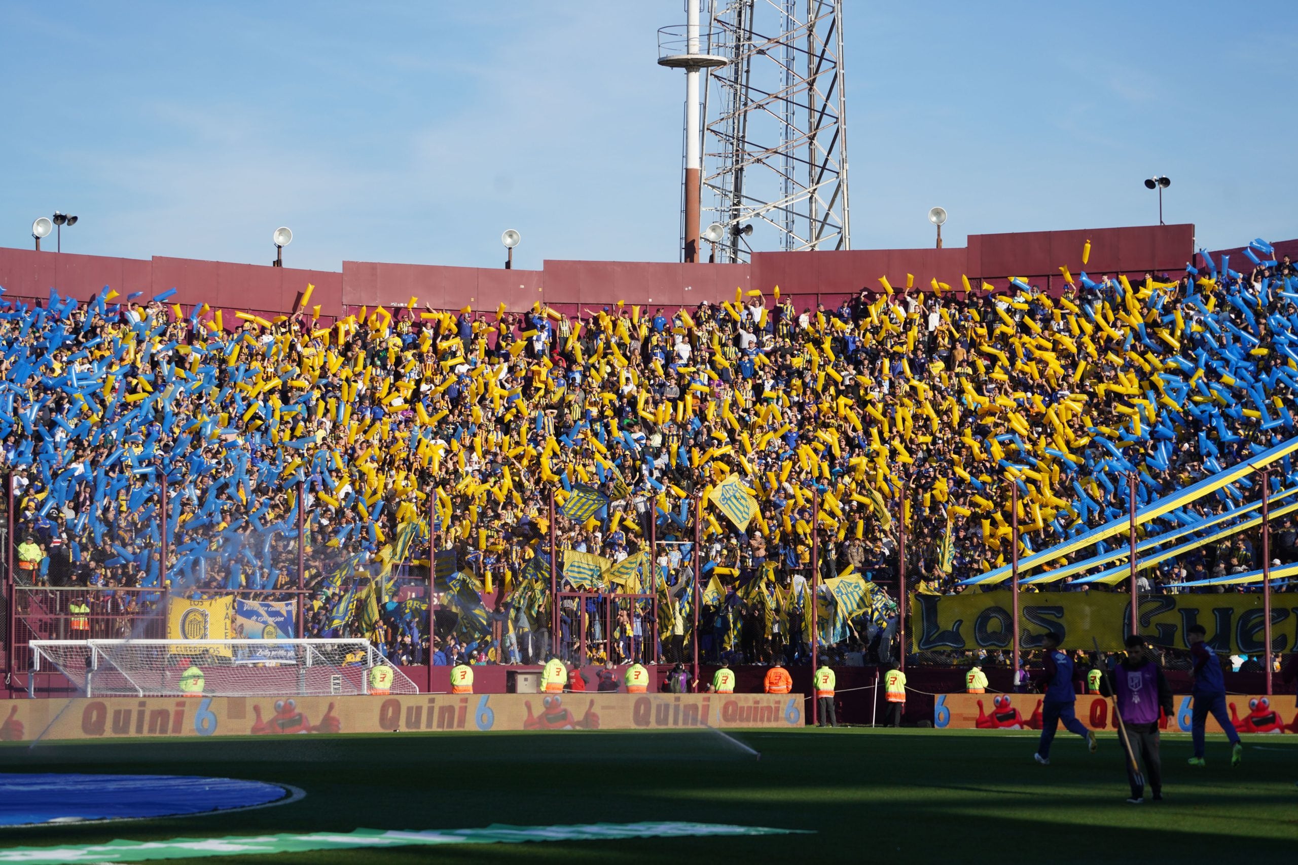 La hinchada de Central copó su sector en la cancha de Lanús