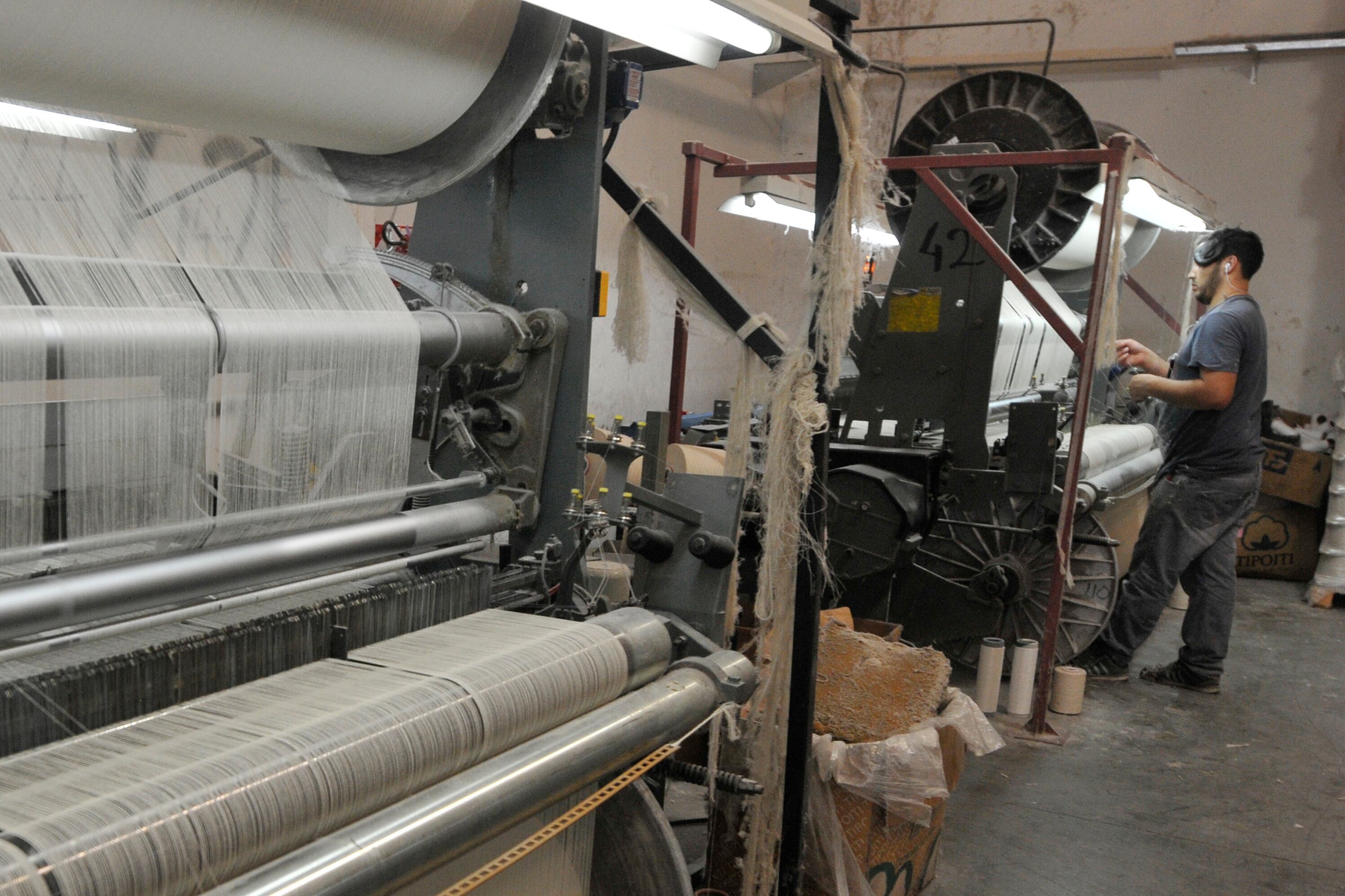 La industria textil está siendo castigada por la política de Milei: deterioro de los ingresos de la población más apertura importadora.