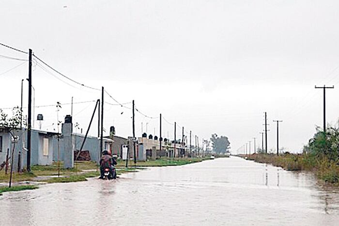 General Villegas está bajo el agua y aún falta lo peor.