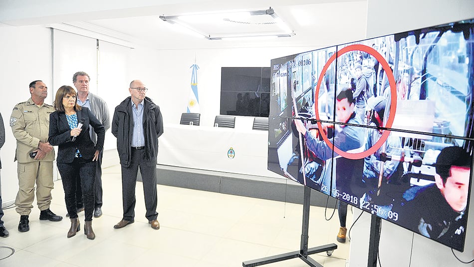 “Todo es mentira, hasta el abuso”, dijo Bullrich, que confundió víctimas y victimarios al responder.