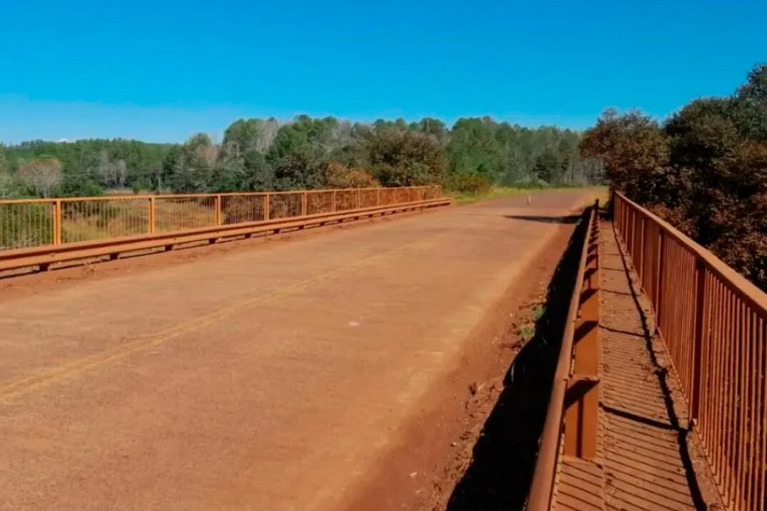 El puente desde donde cayeron al agua padre e hija.