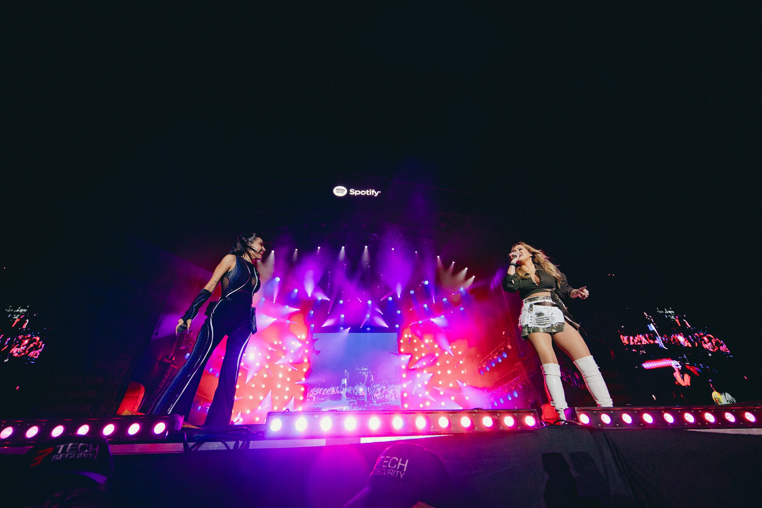 Sólo una de cada cinco artistas en los charts son mujeres. En la foto: María Becerra con Karina en el festival Equal.