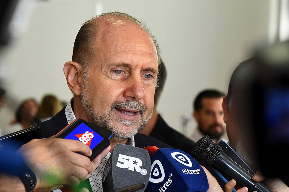 El gobernador reconoció que las cuasimonedas son una alternativa para la crisis.