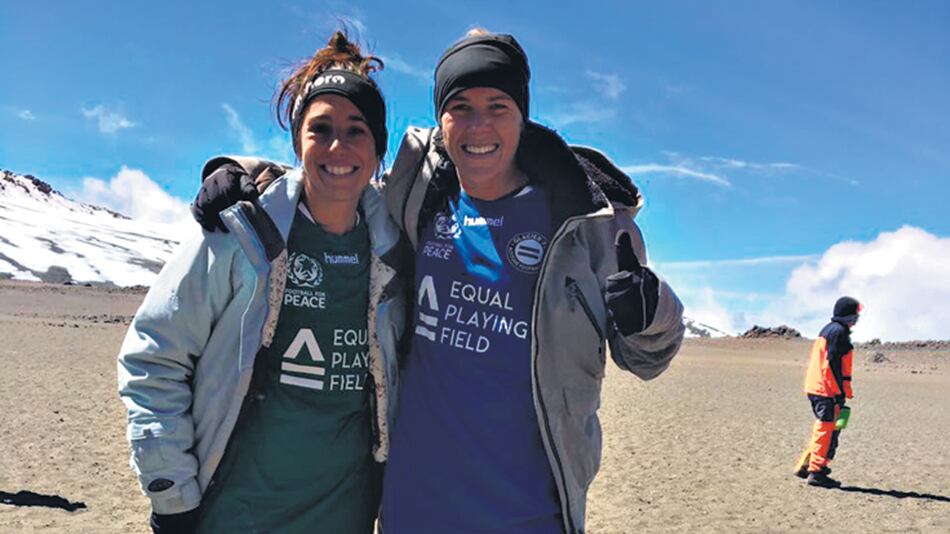 La argentina Josefina Martorell, en pleno escenario del partido record.