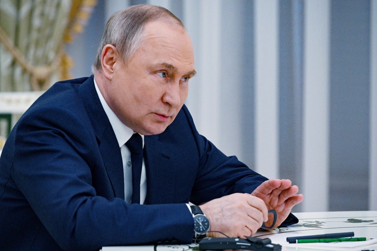Vladimir Putin dialogó con su par francés