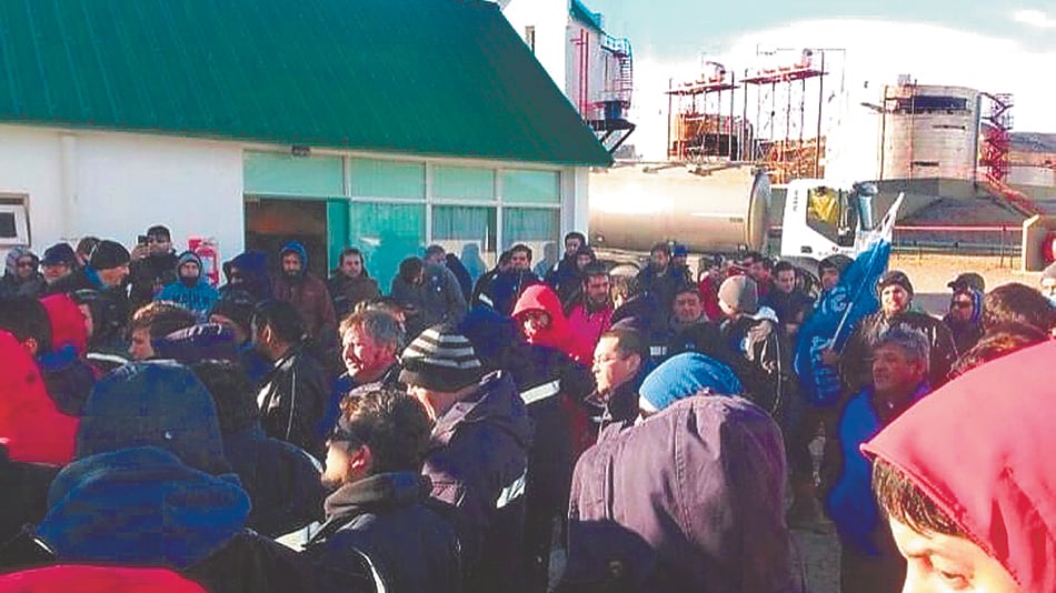 Conflicto en El Tordillo, área de Tecpetrol. La firma desactivó sus inversiones en la región.