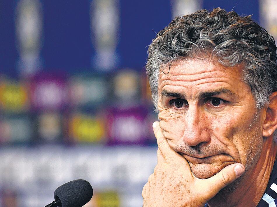Edgardo Bauza citó a 26 futbolistas para los partidos ante Chile y Bolivia.