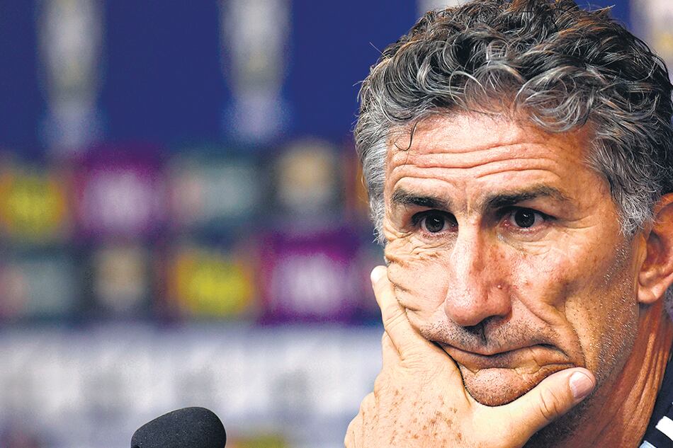 Edgardo Bauza citó a 26 futbolistas para los partidos ante Chile y Bolivia.