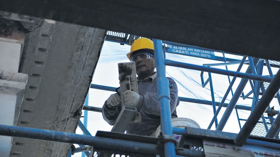 La construcción, traccionada por la obra pública, lideró la recuperación en mayo.
