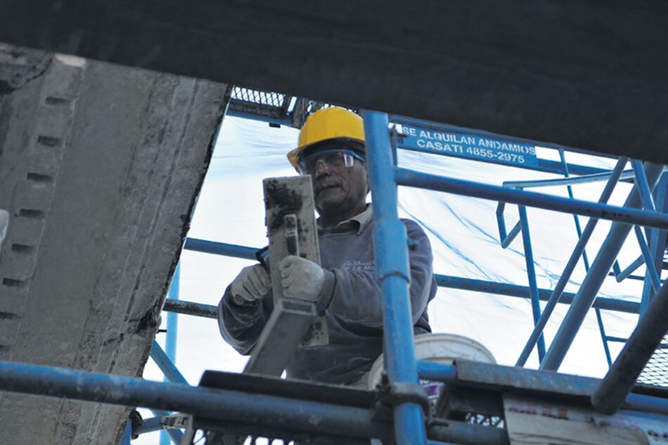 La construcción, traccionada por la obra pública, lideró la recuperación en mayo.