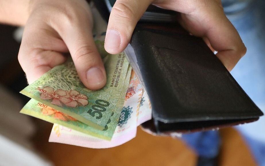 En 12 meses los salarios treparon 74,2 por ciento, contra 78,5 por ciento de la inflación.