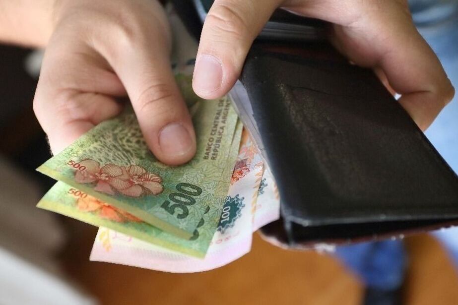 En 12 meses los salarios treparon 74,2 por ciento, contra 78,5 por ciento de la inflación.