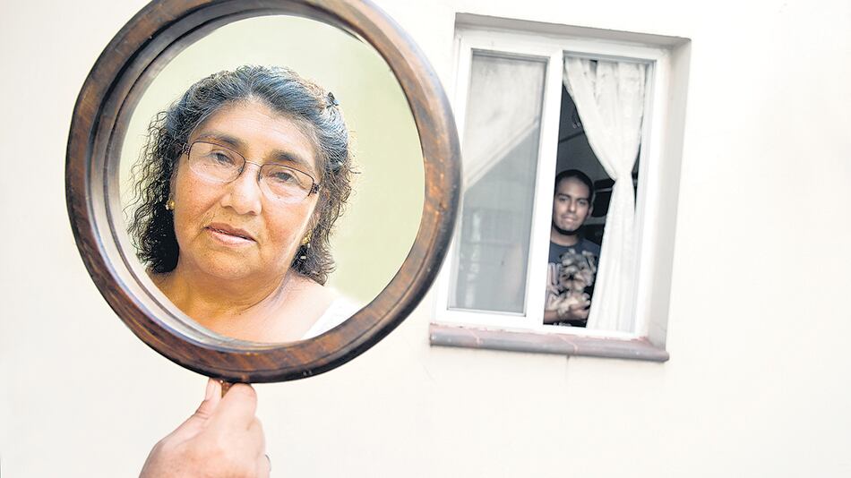 Emiliana dejó la paz en busca de trabajo y una vivienda digna y hoy vive en mataderos con otras doce familias bolivianas.