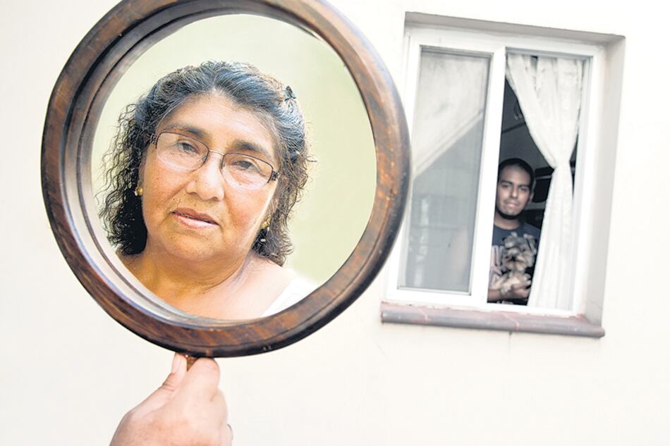 Emiliana dejó la paz en busca de trabajo y una vivienda digna y hoy vive en mataderos con otras doce familias bolivianas.