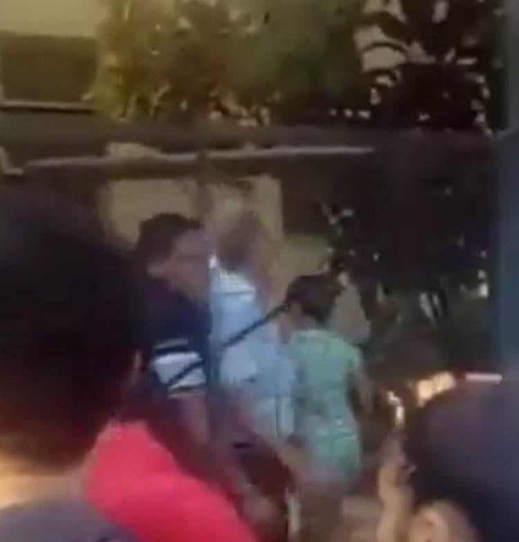 Macri sale de Barranqueras en medio de insultos.