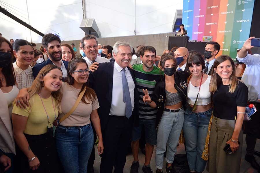 Alberto Fernández y Tristán Bauer en el relanzamiento del programa, en Tecnópolis.