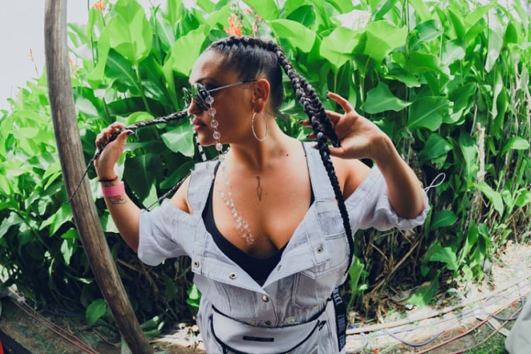 La DJ Aleja Mami liberó el beboteo de cuarentena en Trampa, el videoclip que anticipa su EP, producido por Emanero.