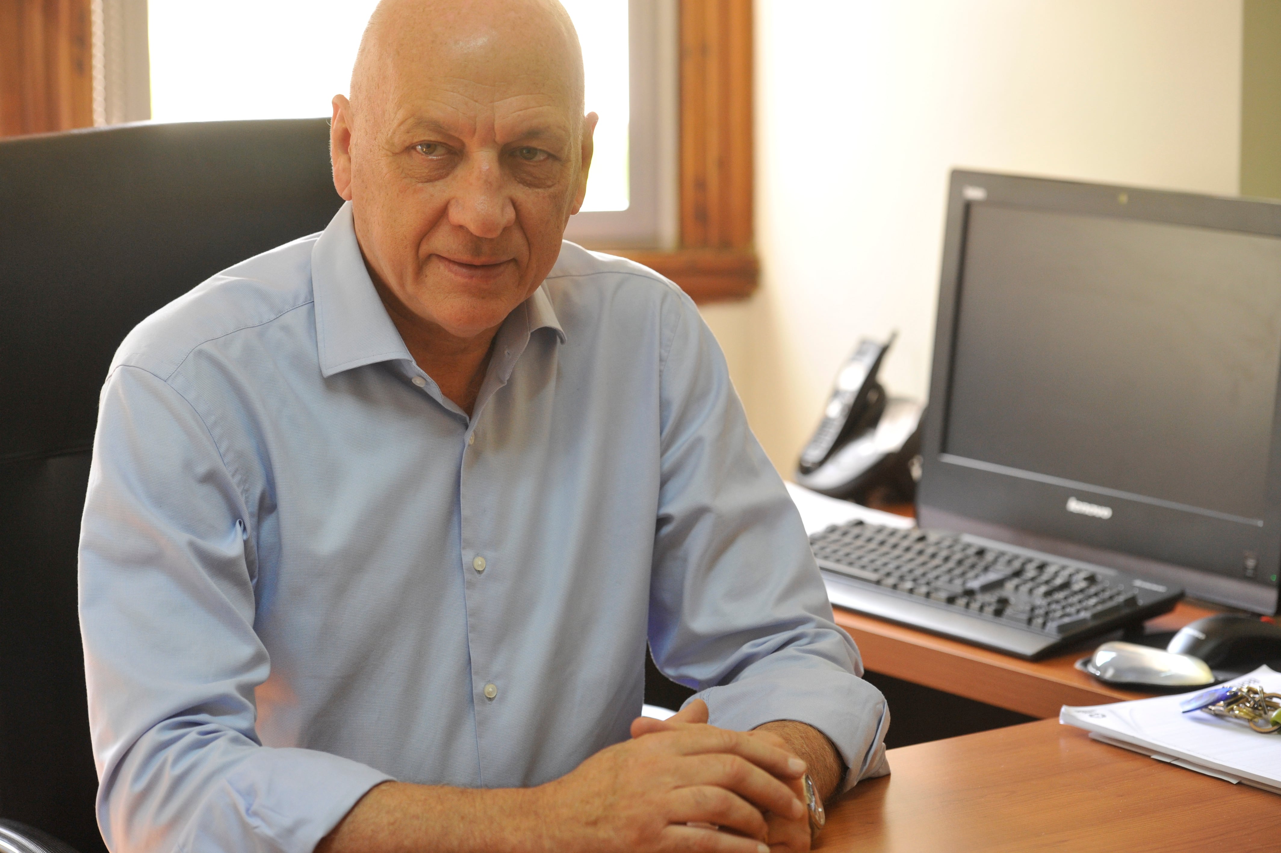 El ex gobernador quiere "dejar contentos" al partido y a Contigiani con el tema del aborto.