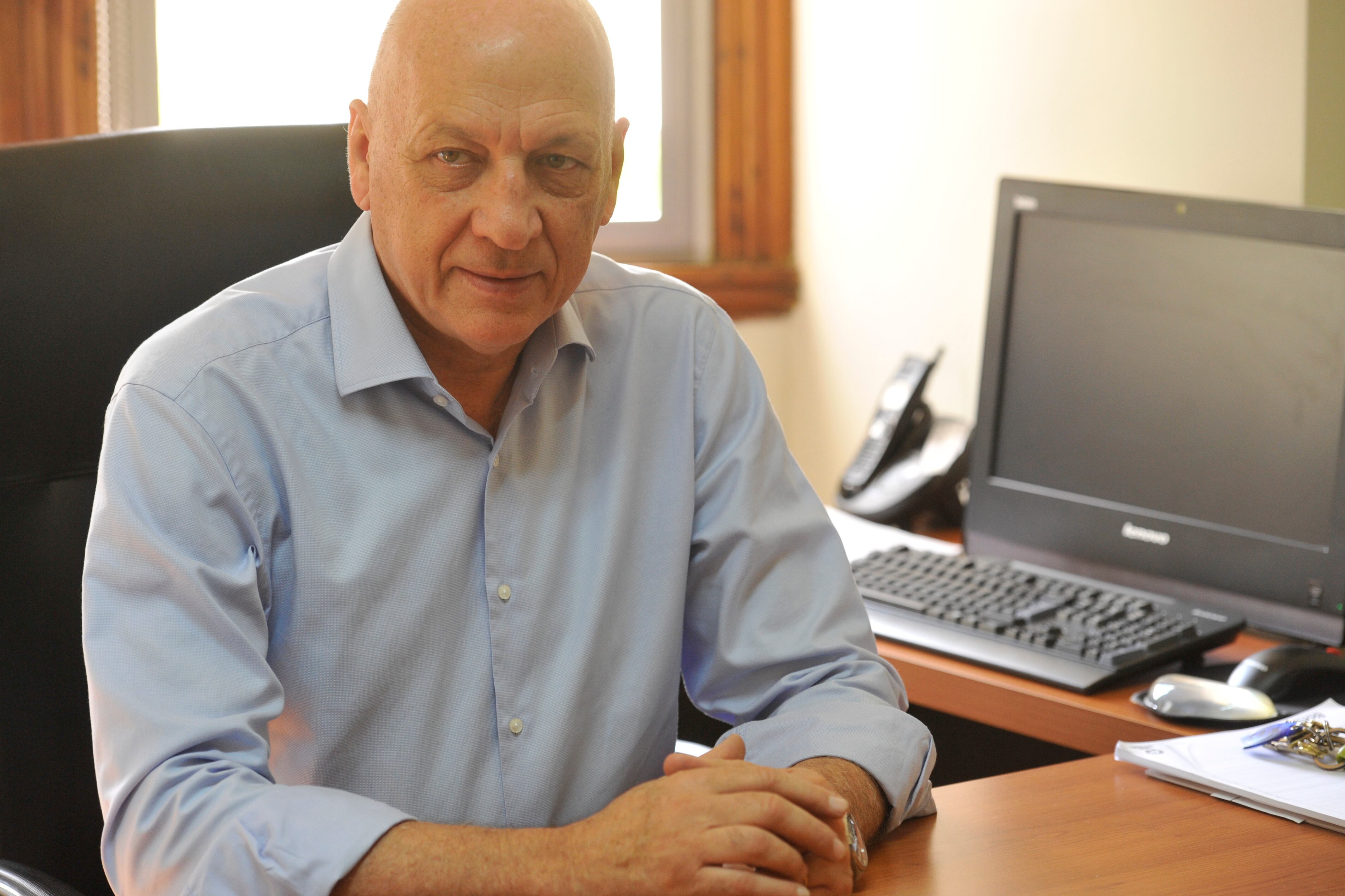 El ex gobernador quiere "dejar contentos" al partido y a Contigiani con el tema del aborto.