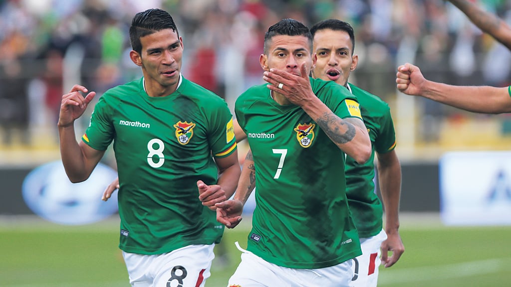 Juan Carlos Arce festeja el gol de Bolivia.