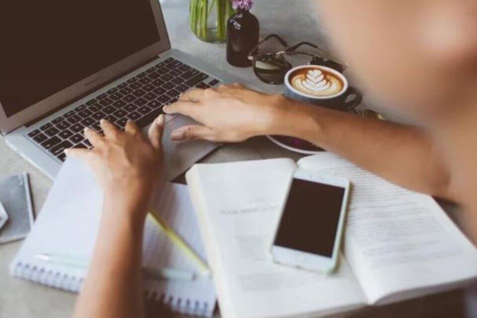 Los detalles de la prueba piloto de semana laboral de cuatro días que implementará España.