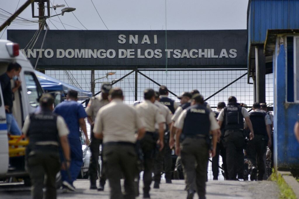 Al menos dos muertos y cinco heridos por un motín en una cárcel de Ecuador.