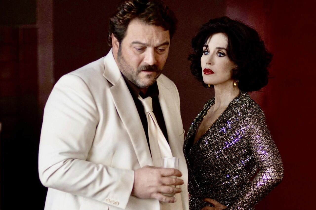 Denis Ménochet e Isabelle Adjani en Peter von Kant, el film de apertura.