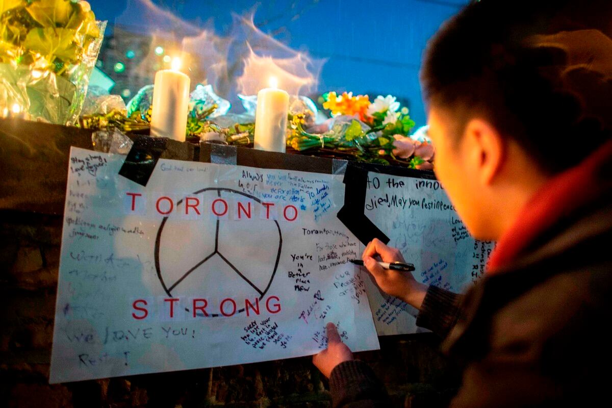 Homenaje tras la masacre de Toronto en 2018.