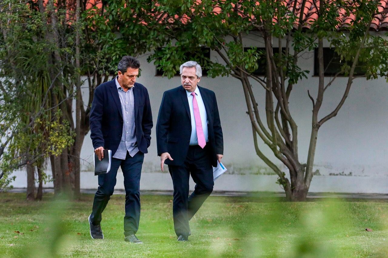 Sergio Massa conversa con Alberto Fernández.