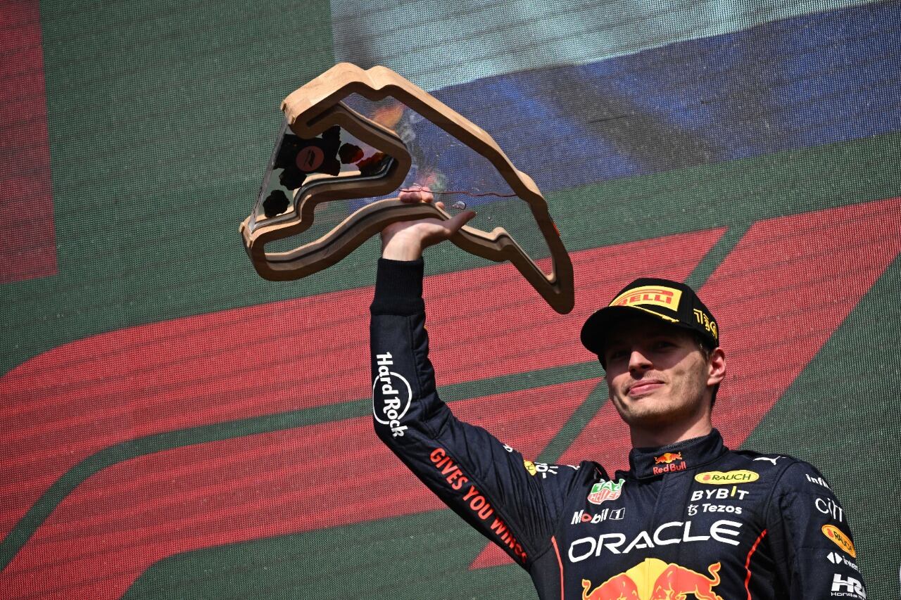 Verstappen levanta el trofeo en Bélgica 
