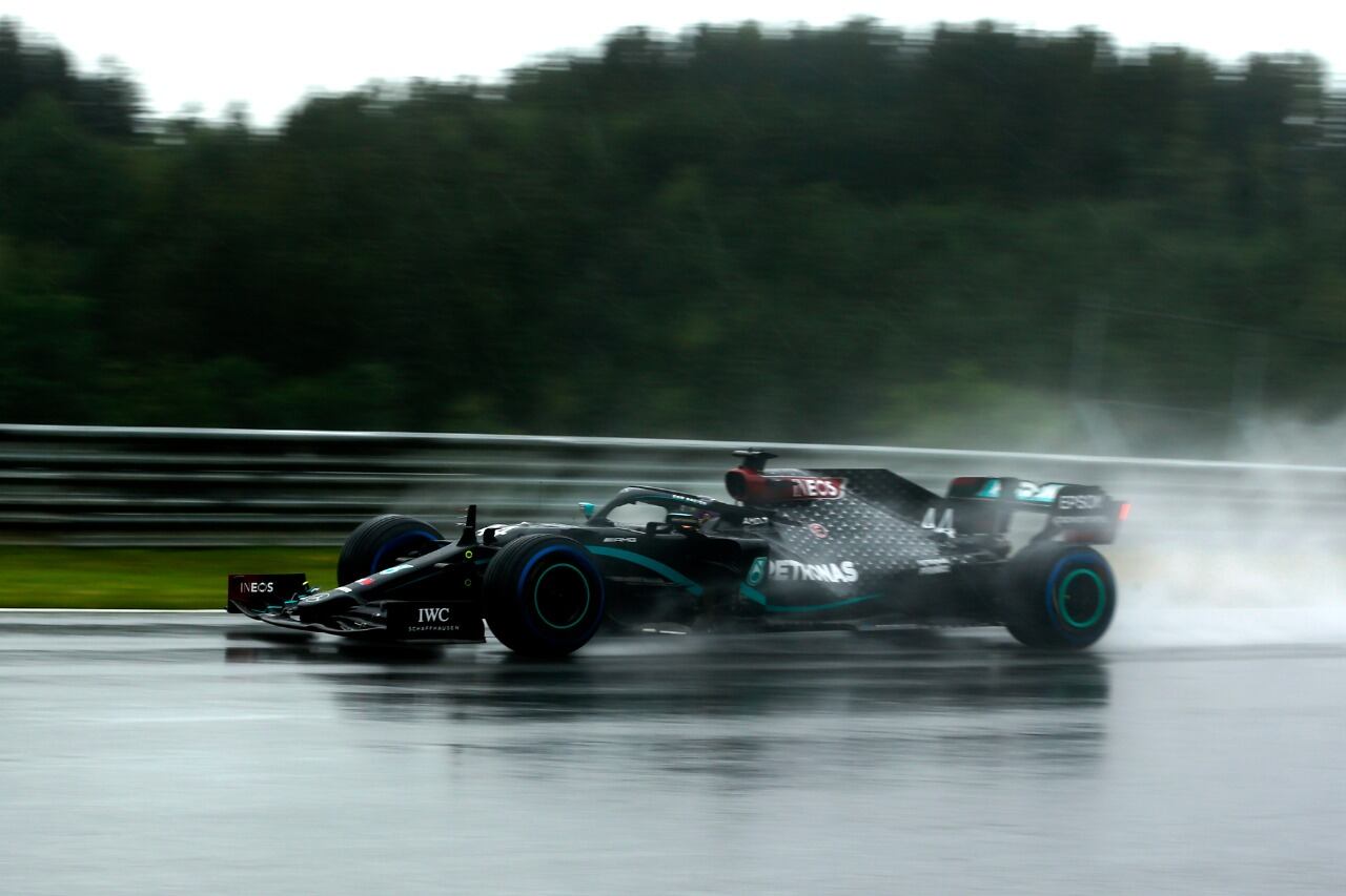 El campeón mundial quedó cuarto en la primera carrera. 