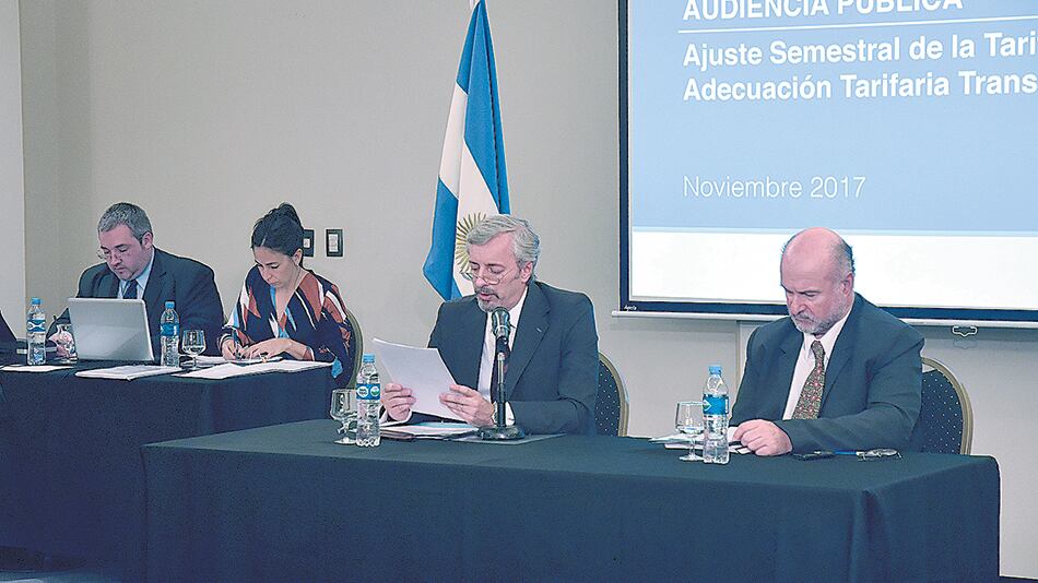 Representantes de TGS y Camuzzi Gas Pampeana hicieron ayer sus pedidos en Bahía Blanca.