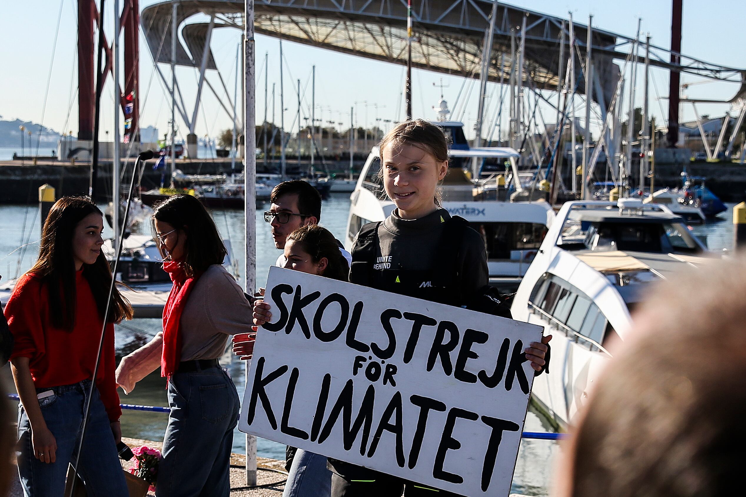 Ni bien Greta Thunberg tocó tierra en Portugal y empezó denunciar el cambio climático.