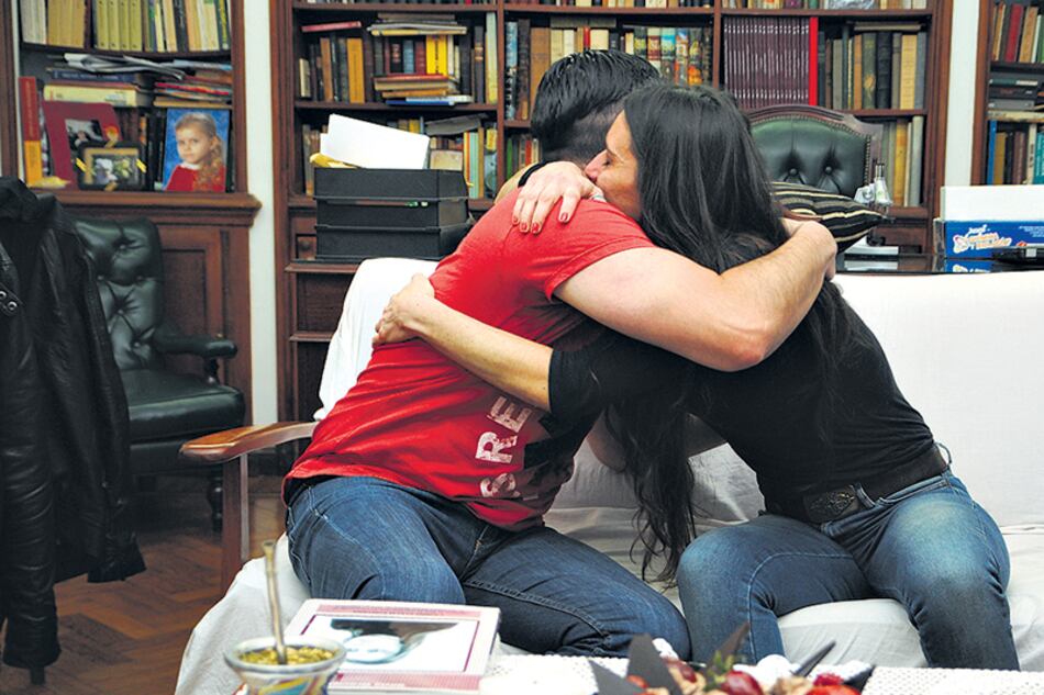 Cuando Pablo recuperó su identidad, el padre de Erika se suicidó. Cinco años después se encontraron.