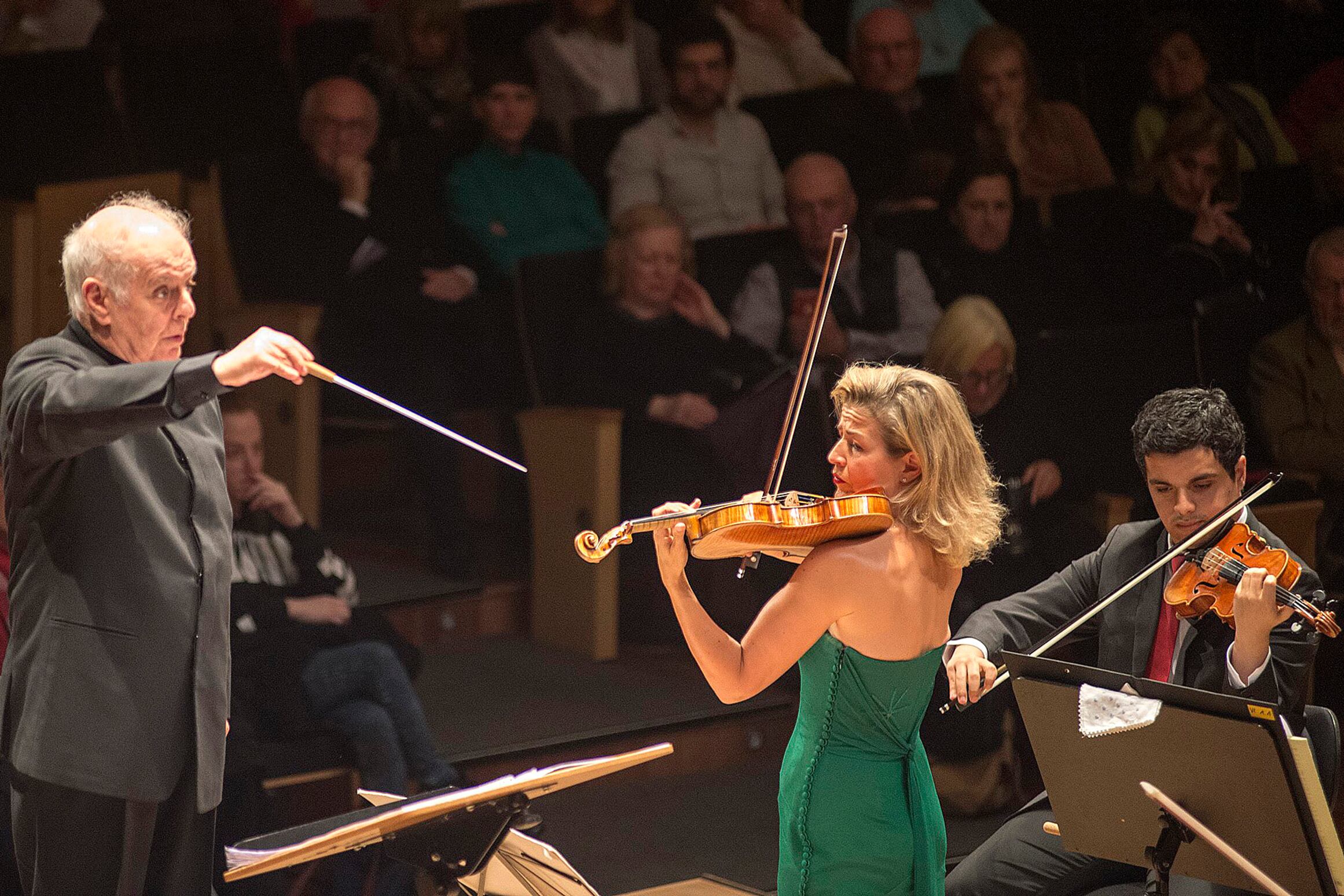 Sonaron obras de André Previn, Jean Sibelius, Bach y Beethoven.