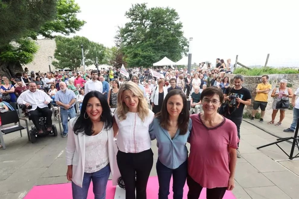 Idaia Villanueva, Yolanda Díaz e Ione Belarra, en Pamplona
