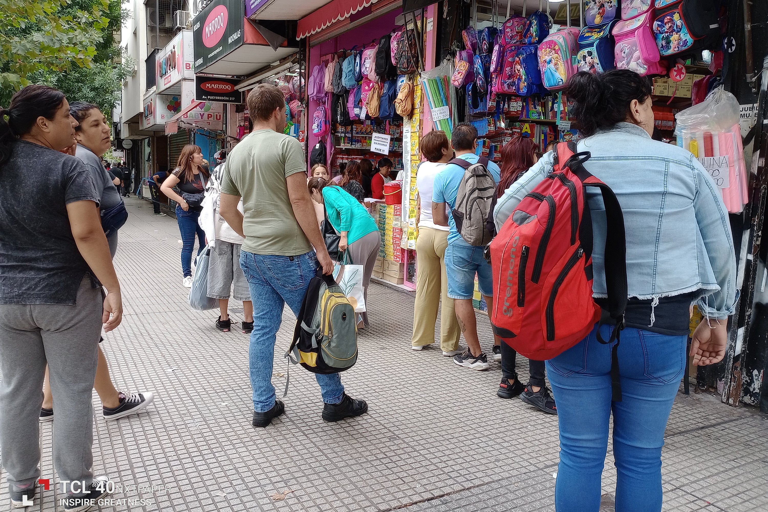 Se redujo el ingreso disponible para el consumo de bienes.
