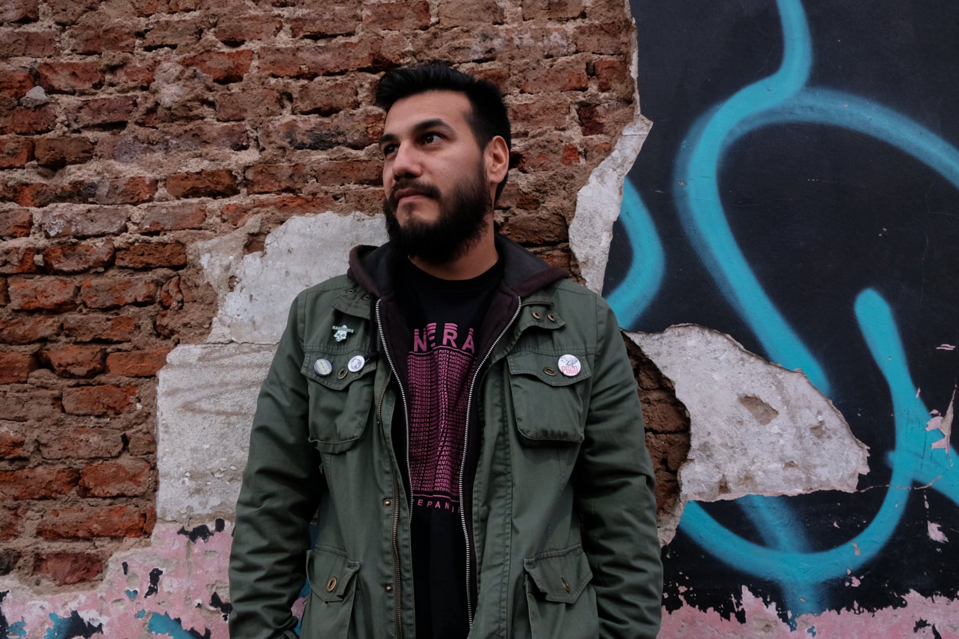 Alfaro está presentando su libro, que trae 350 páginas de ideas, testimonios y archivo sobre Fun People, con una gira autogestiva