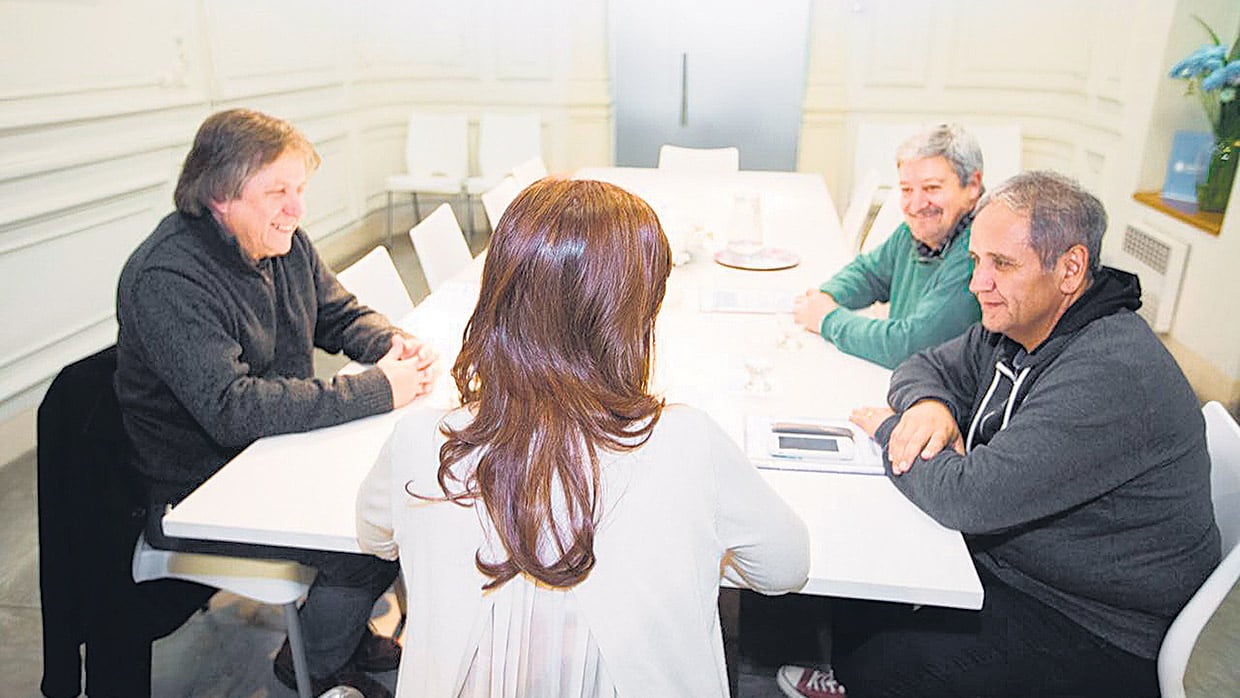 Cristina Kirchner con Sergio Palazzo (Bancarios), Horacio Ghillini (Sadop) y Héctor Amichetti (Gráficos) en el Instituto Patria.
