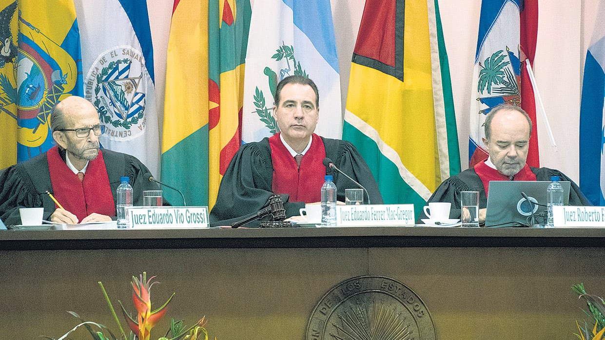 Tres jueces de la Corte IDH, Vio Grossi, Ferrer y Caldas, participan de la audiencia sobre el indulto a Fujimori.