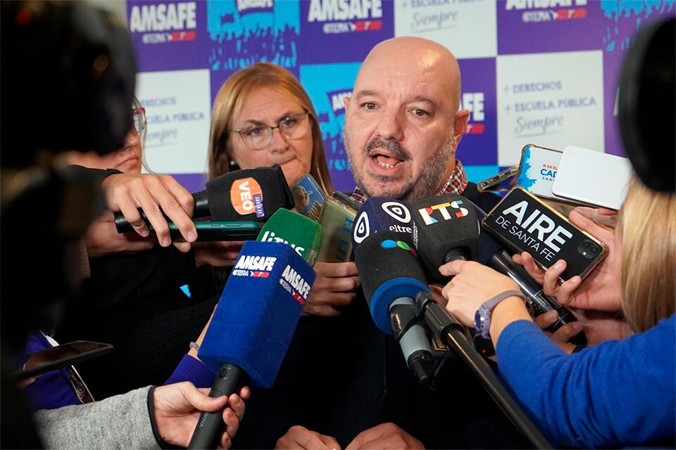 El titular de Amsafé, Rodrigo Alonso, aseguró que el gobierno debe mejorar los salarios.