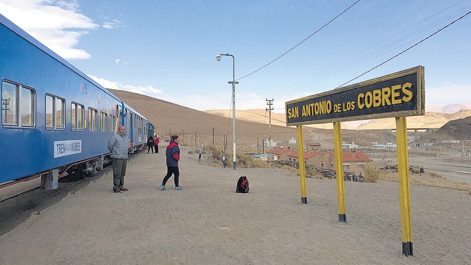 Salta y su clásico Tren a las Nubes invitan al turismo joven en busca de aventura.
