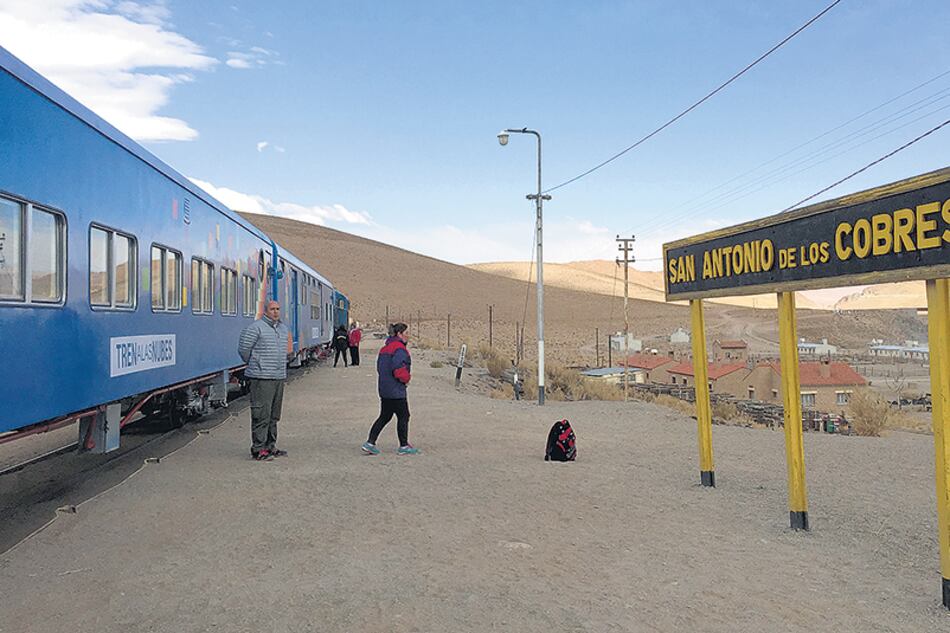 Salta y su clásico Tren a las Nubes invitan al turismo joven en busca de aventura.