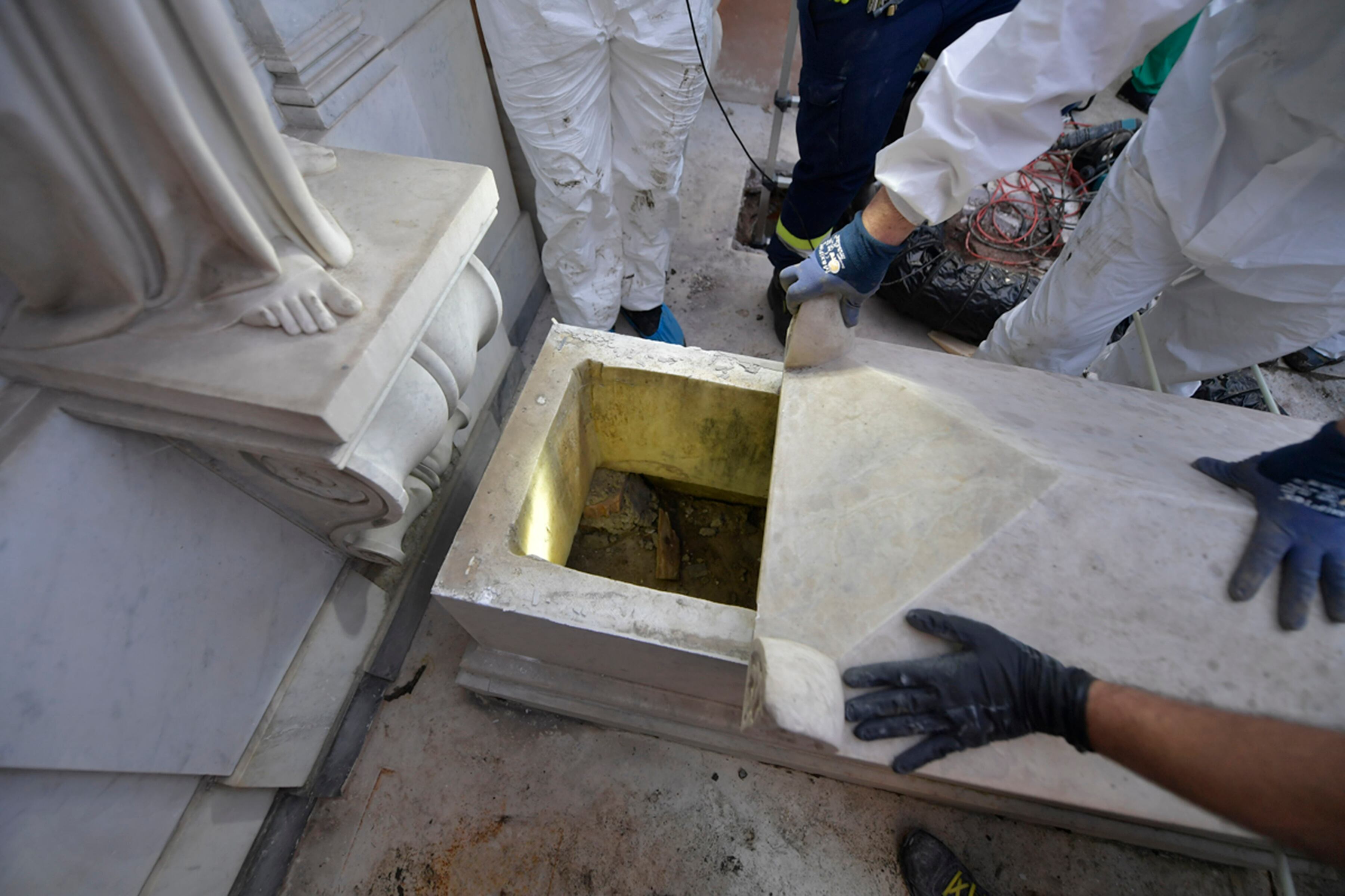 El operativo fue en la "Tumba del Ángel", a unos 150 metros de la residencia papal de Casa Santa Marta.