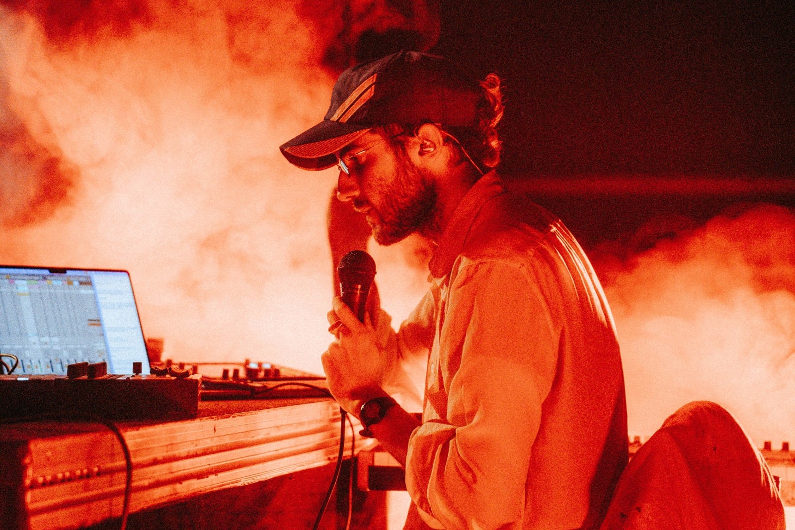 Nicolas es hijo del artista visual santiaguino Alfredo Jaar.